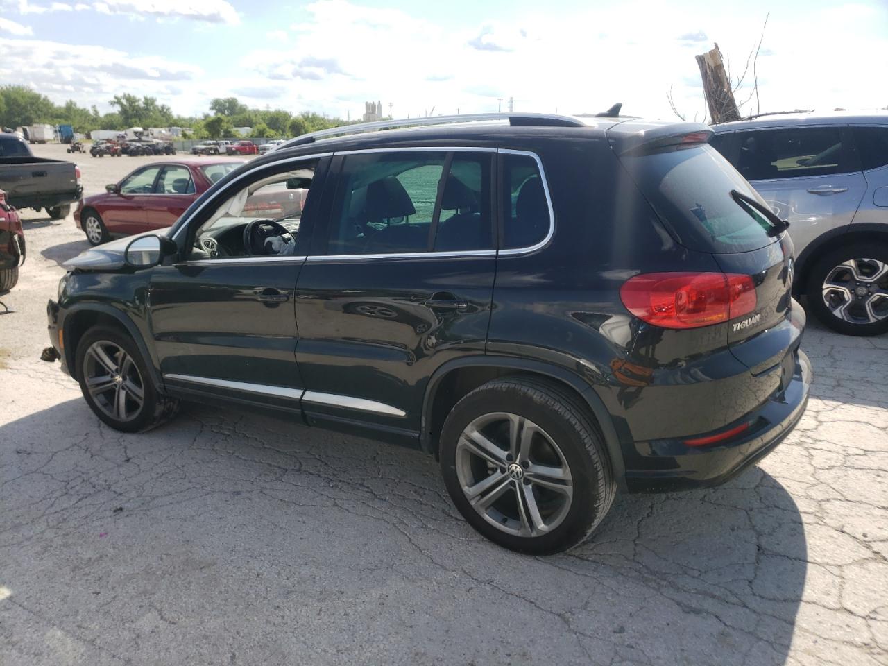 WVGUV7AX7HK021995  volkswagen tiguan 2016 IMG 1