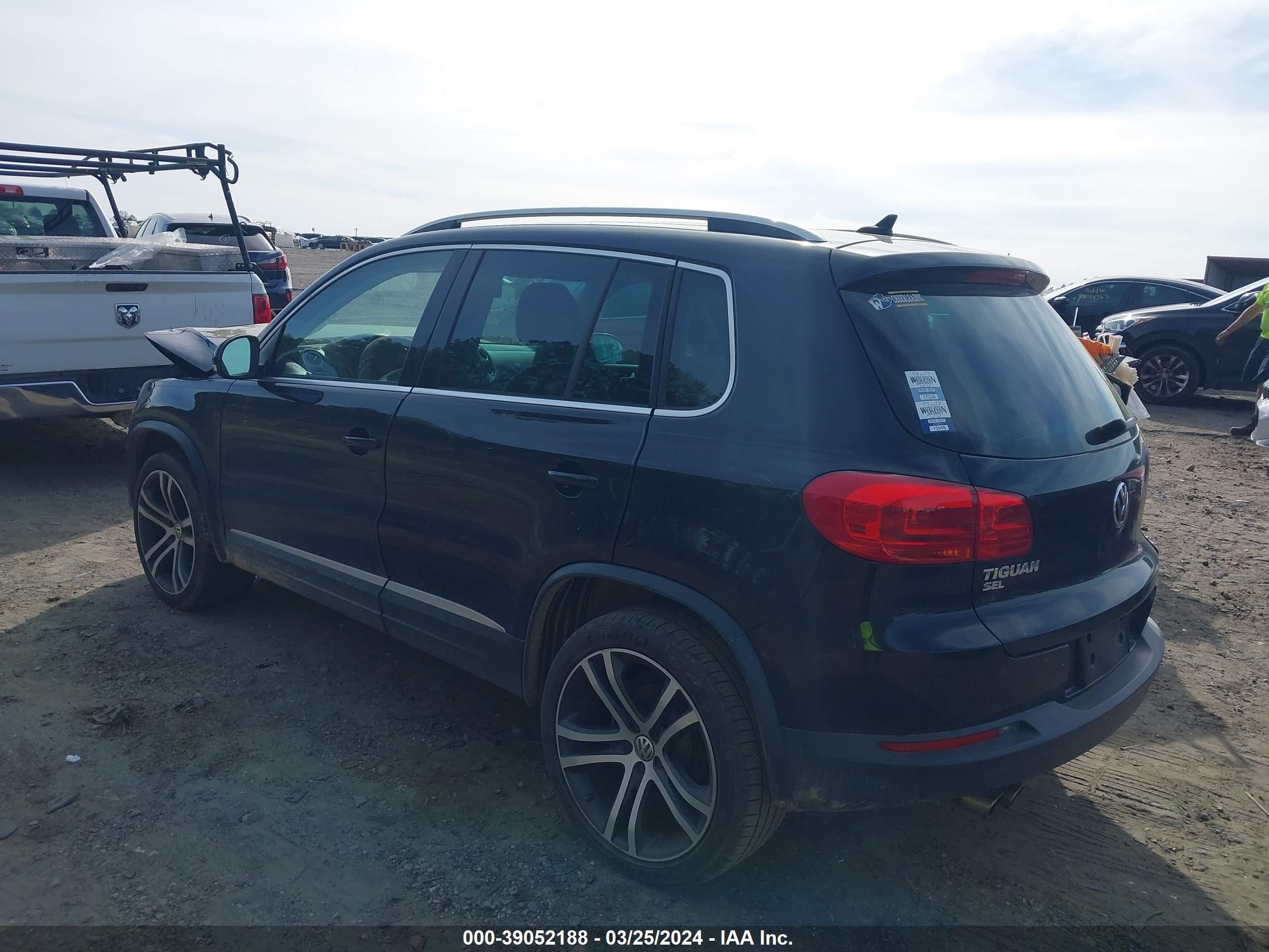 WVGVV7AX2HW507093  volkswagen tiguan 2017 IMG 2