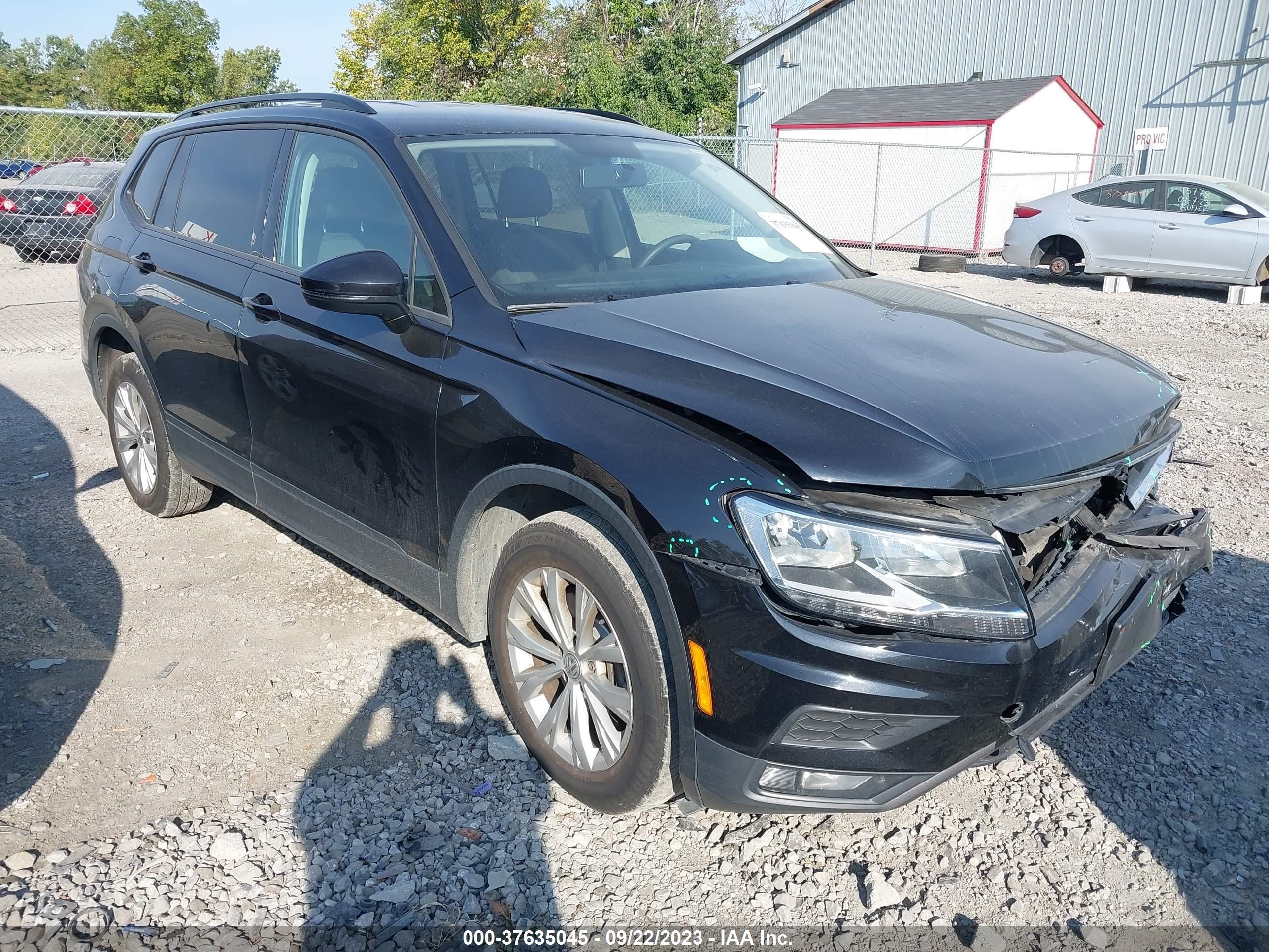 3VV0B7AX6JM028173  volkswagen tiguan 2017 IMG 0