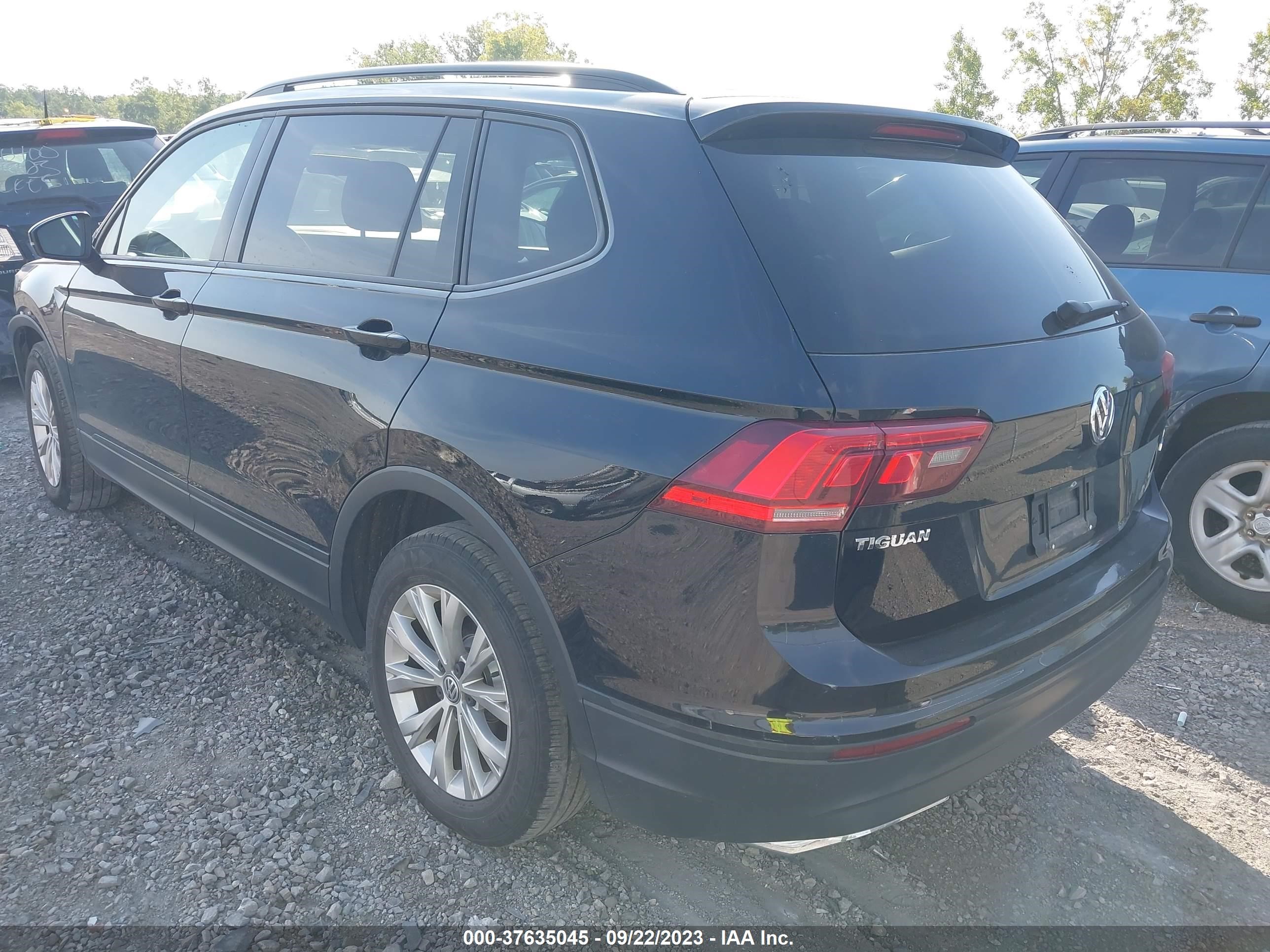 3VV0B7AX6JM028173  volkswagen tiguan 2017 IMG 2