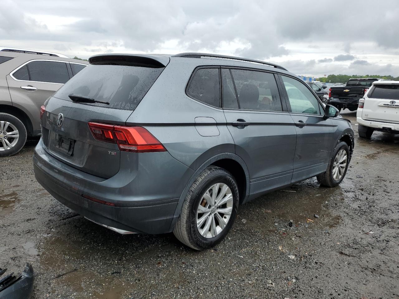 3VV1B7AX7JM085227  volkswagen tiguan 2018 IMG 2