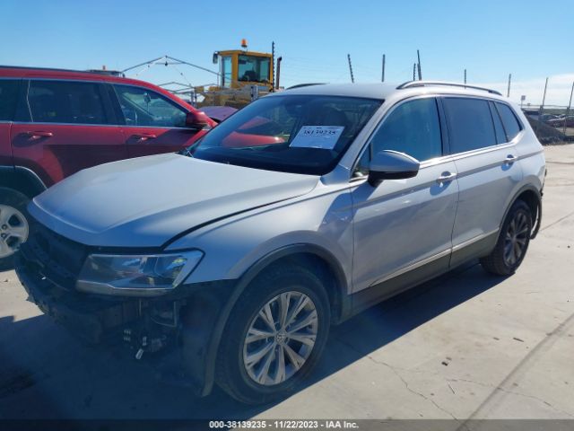 3VV2B7AX8JM074211  volkswagen tiguan 2017 IMG 1