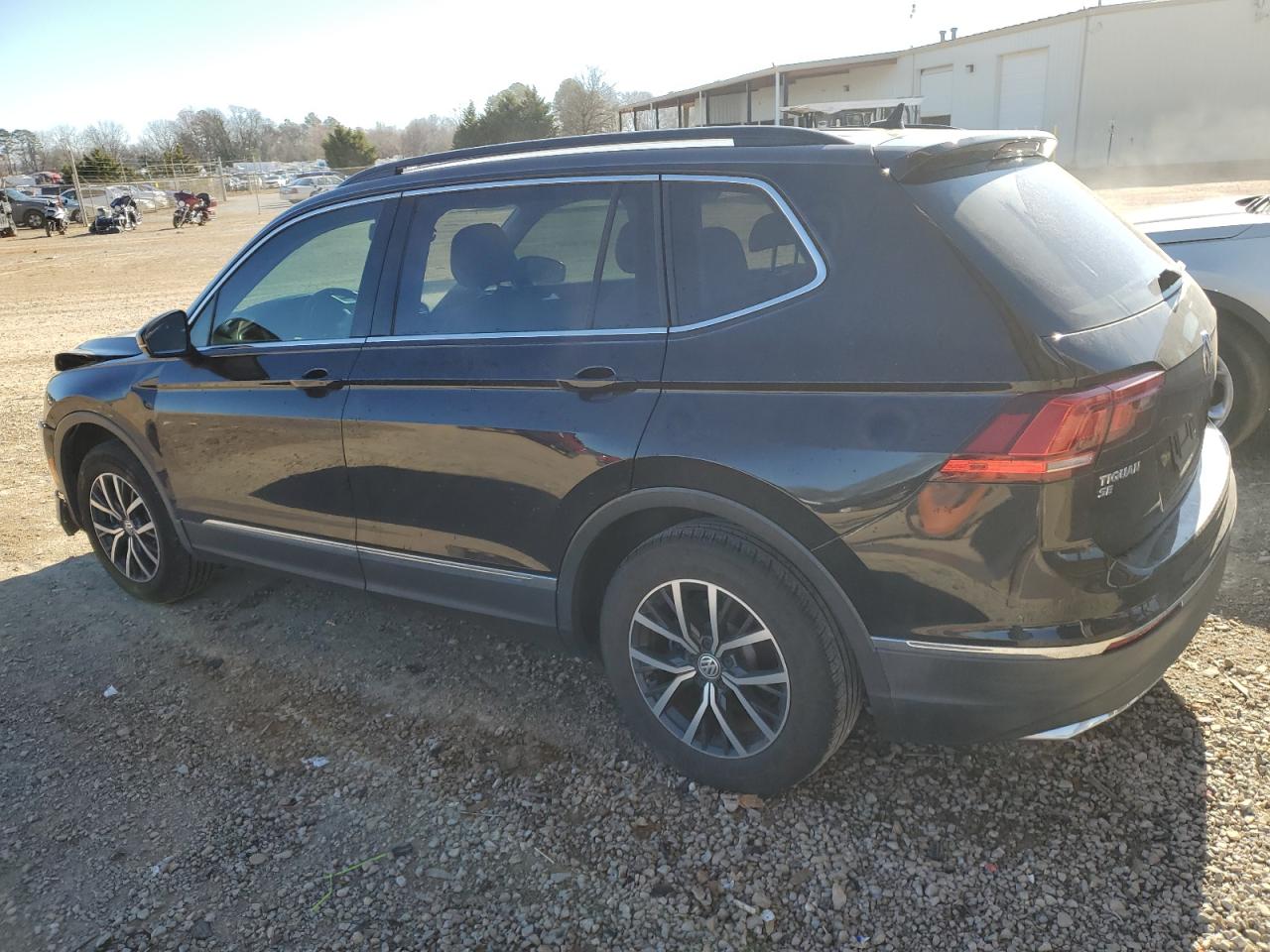 3VV3B7AX1JM019930  volkswagen tiguan 2018 IMG 1