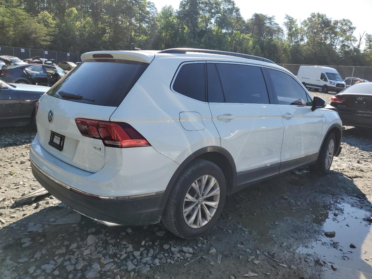 3VV3B7AX4JM090183  volkswagen tiguan 2017 IMG 2