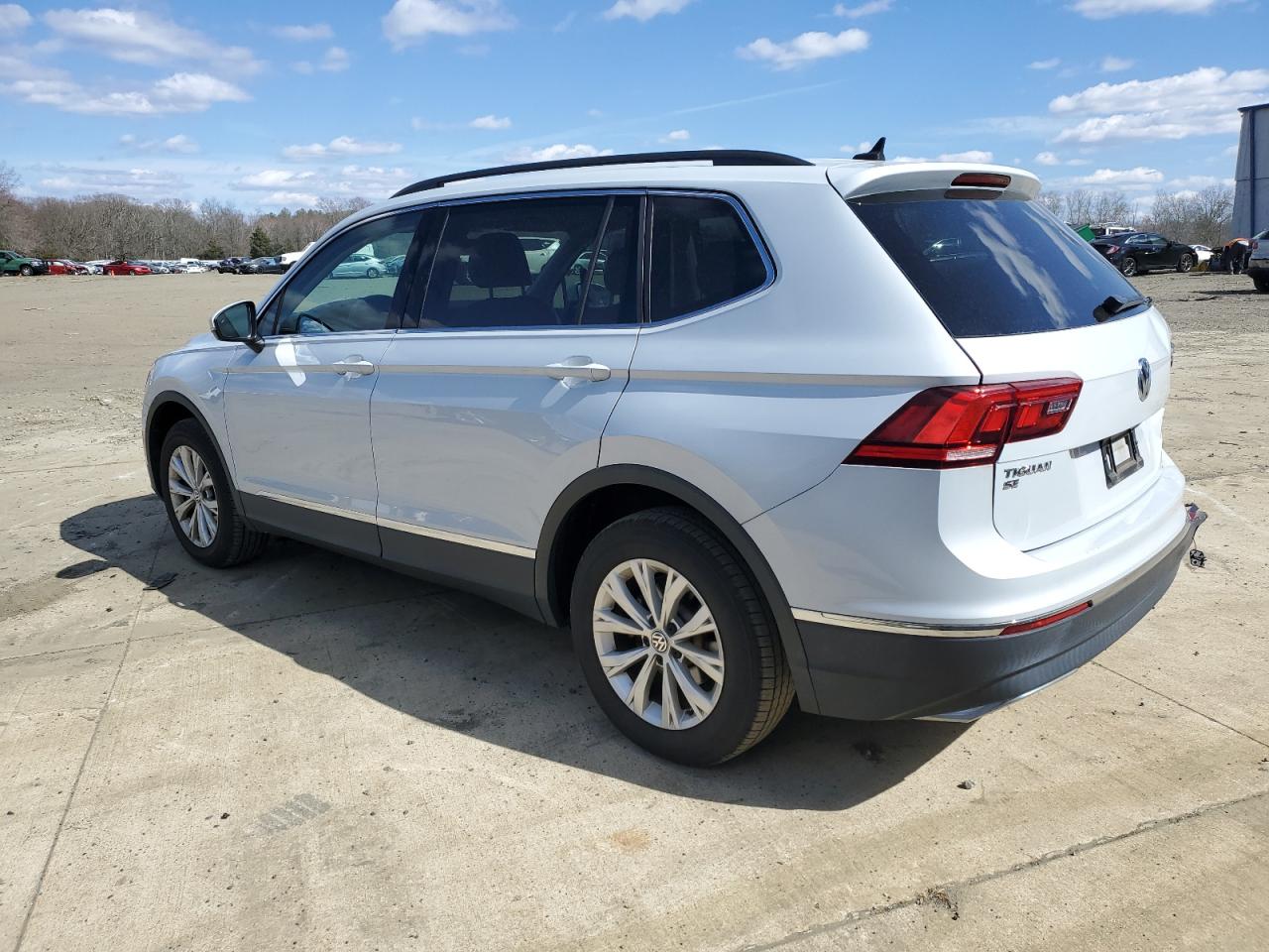 3VV3B7AX6JM051885  volkswagen tiguan 2017 IMG 1