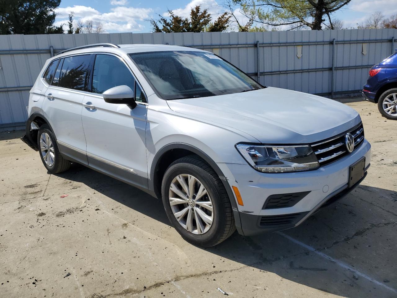 3VV3B7AX6JM051885  volkswagen tiguan 2017 IMG 3