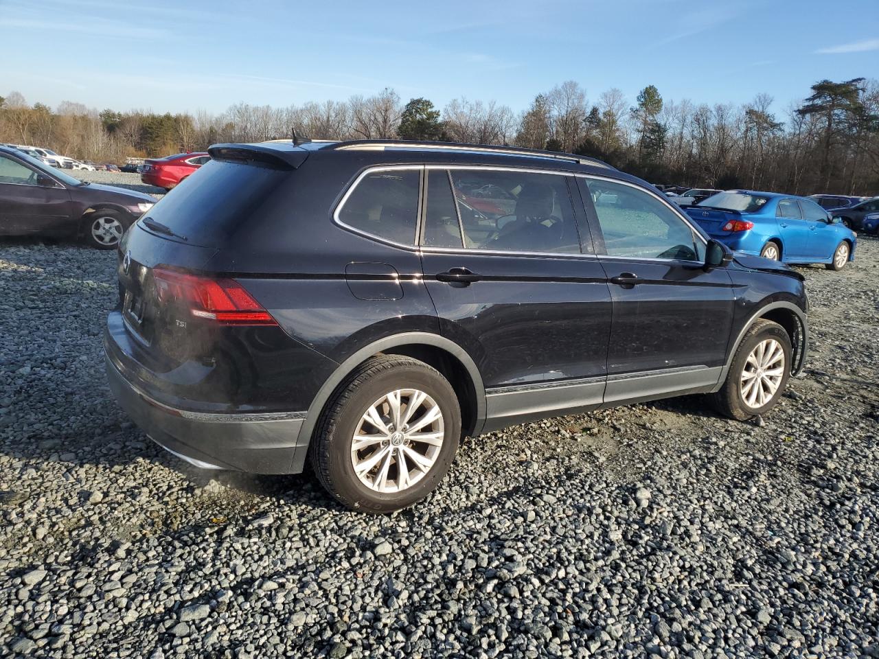 3VV3B7AX8JM079817  volkswagen tiguan 2017 IMG 2