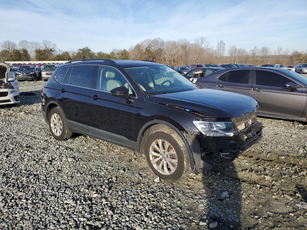 3VV3B7AX8JM079817  volkswagen tiguan 2017 IMG 3