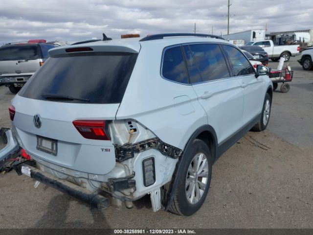 3VV3B7AX9JM026592  volkswagen tiguan 2017 IMG 3