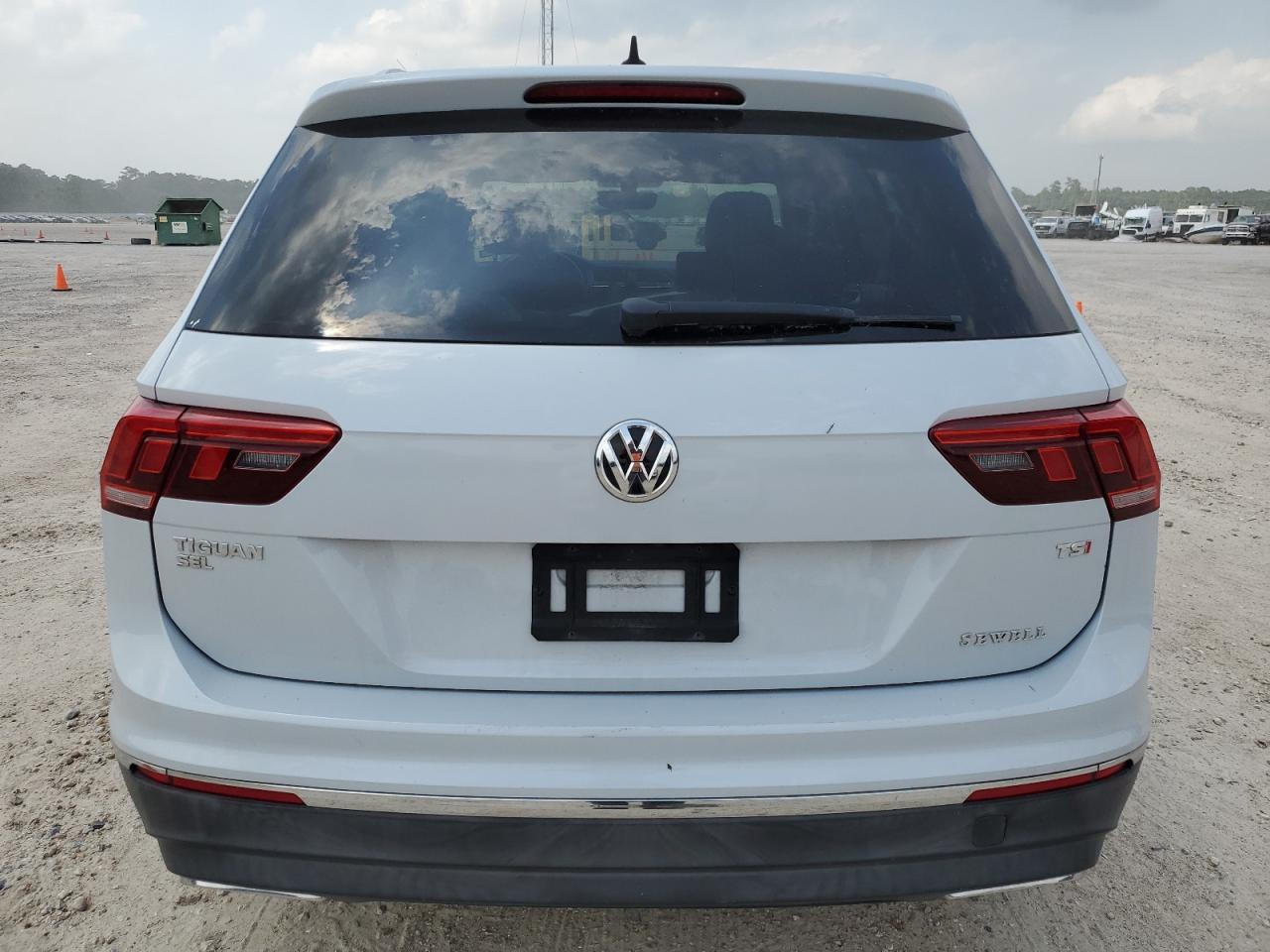 3VV3B7AXXJM021563  volkswagen tiguan 2017 IMG 5