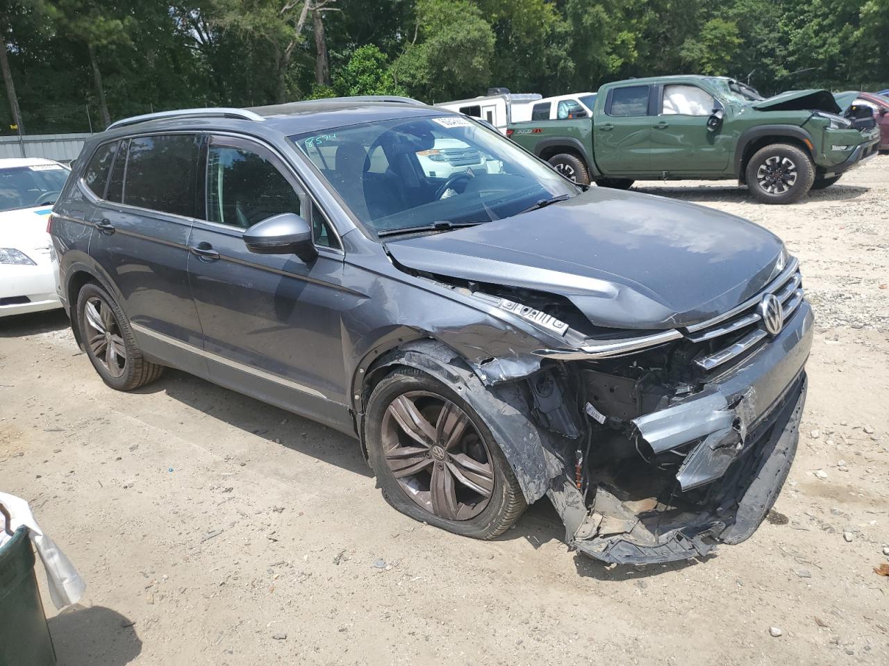 3VV5B7AX8JM085061  volkswagen tiguan 2017 IMG 3