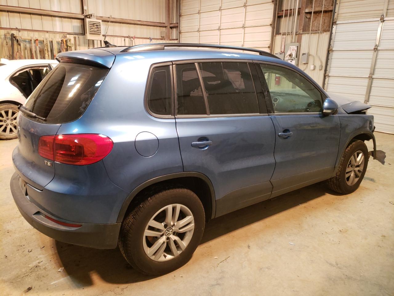 WVGAV7AX6HK025877  volkswagen tiguan 2017 IMG 2