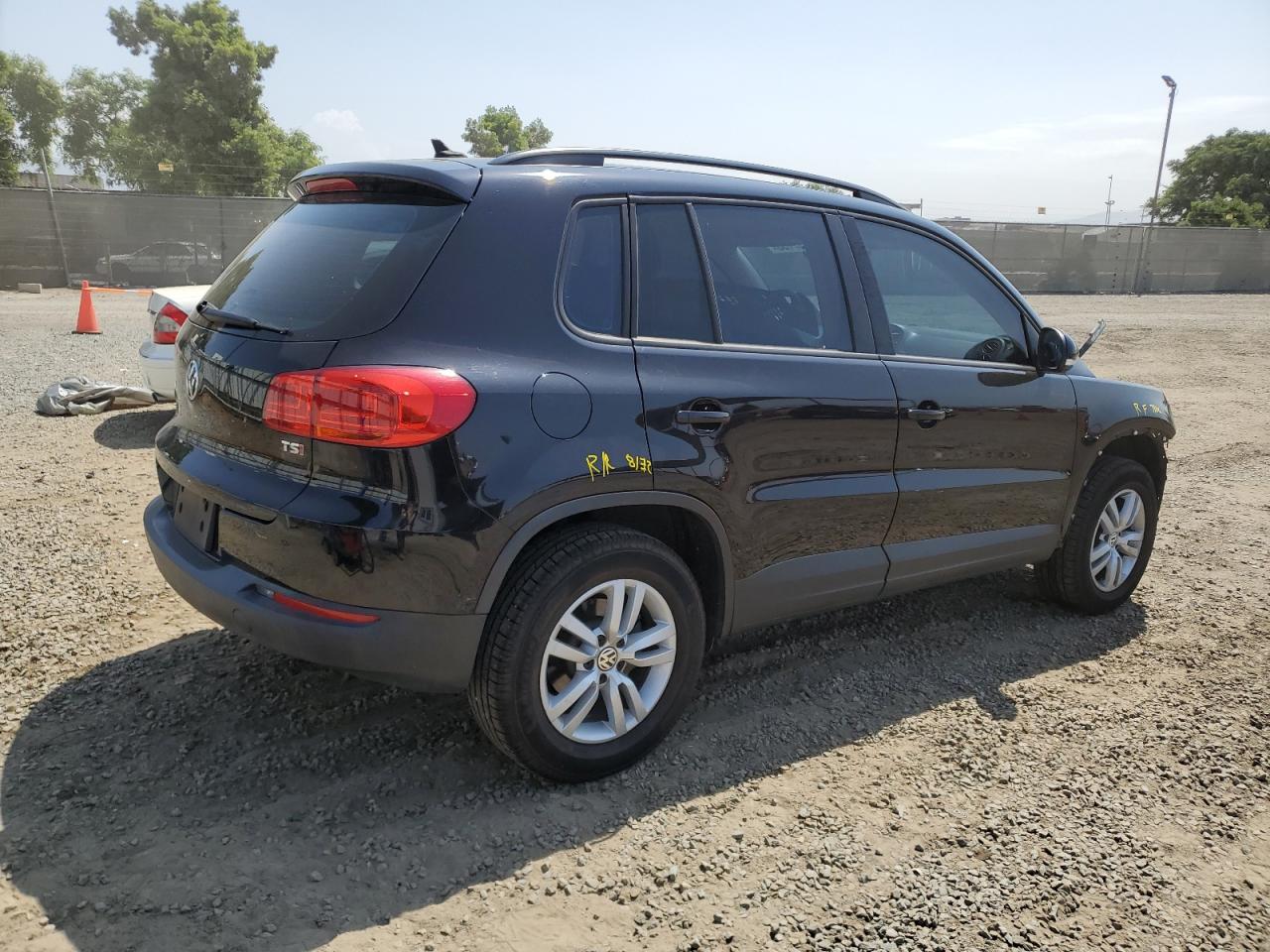 WVGAV7AX8HK004433  volkswagen tiguan 2017 IMG 2