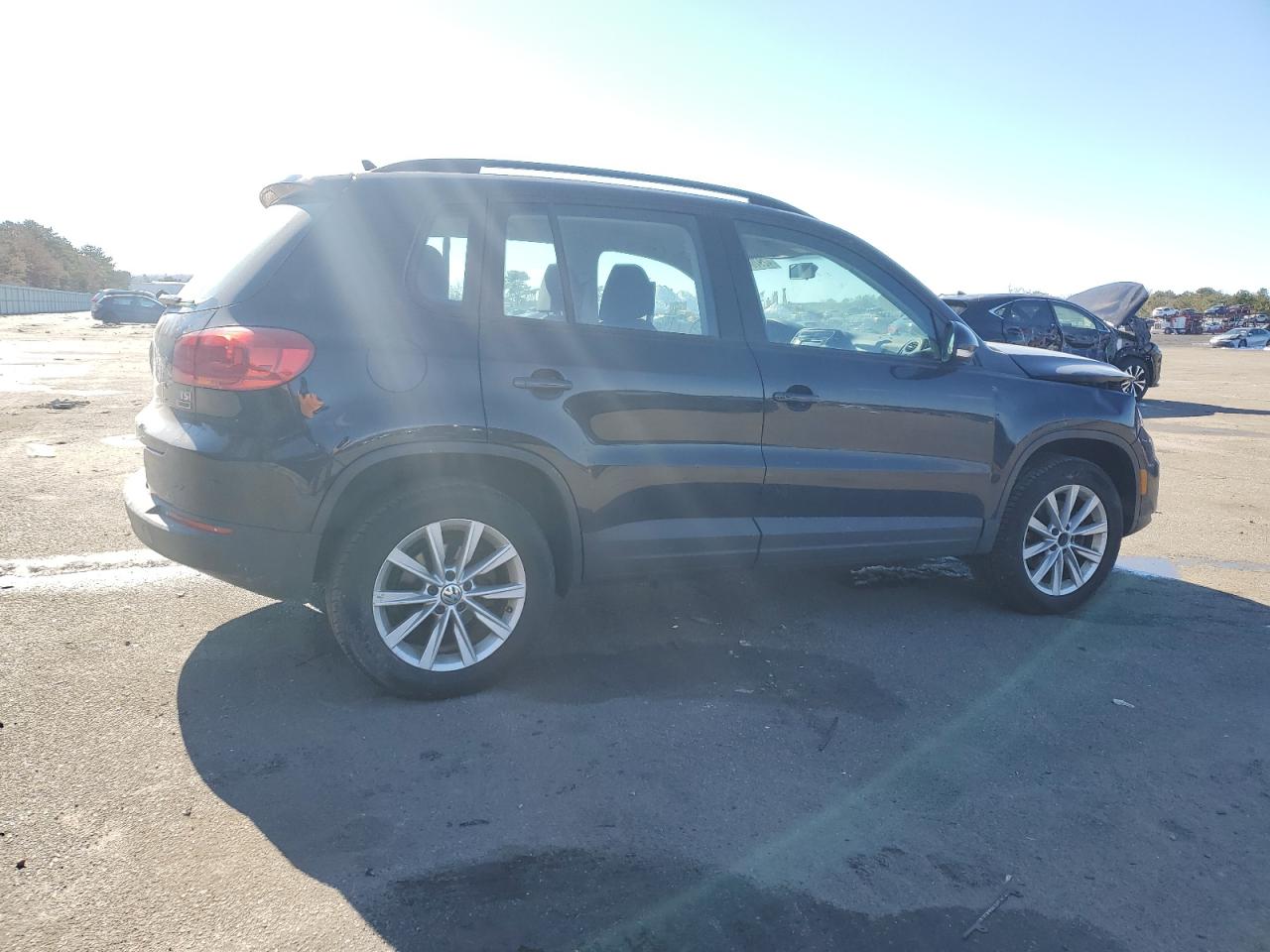 WVGBV7AX7HK043745  volkswagen tiguan 2017 IMG 2