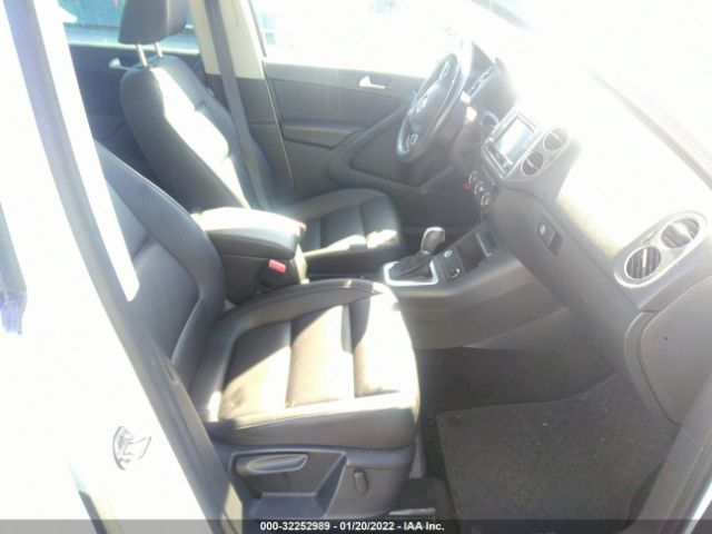 WVGRV7AX1HK013591  volkswagen tiguan 2017 IMG 4