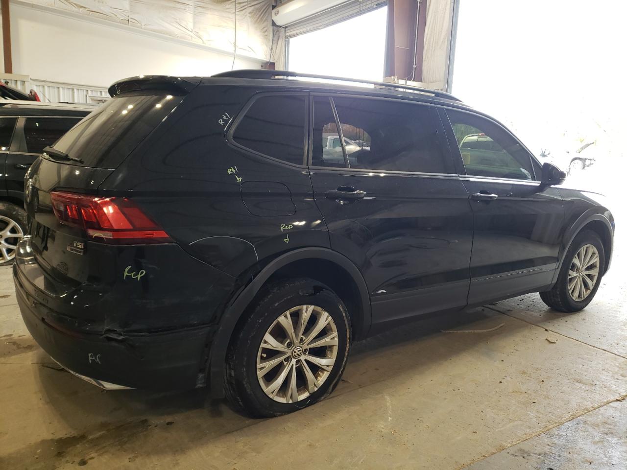 3VV0B7AX5JM119970  volkswagen tiguan 2018 IMG 2