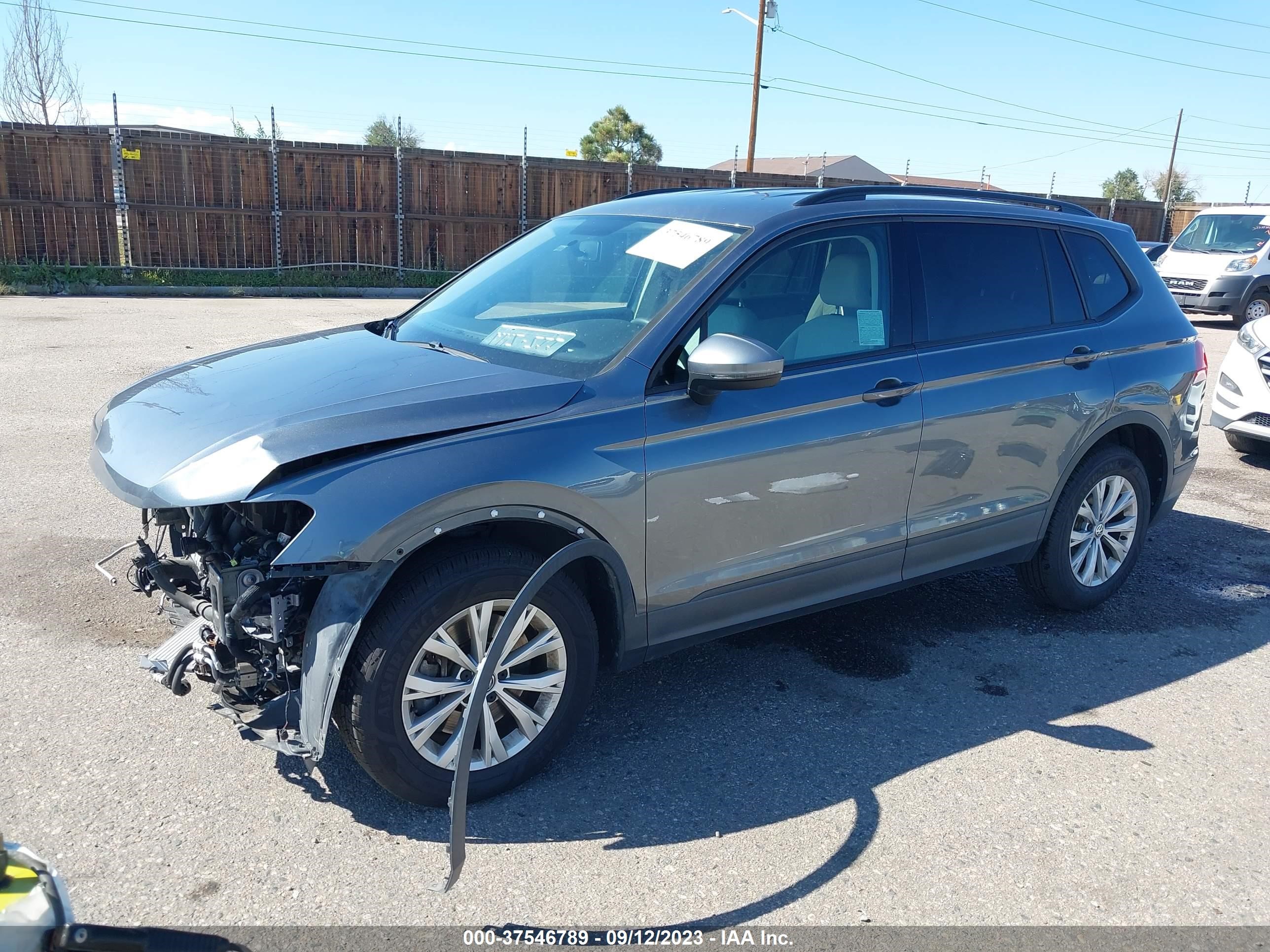 3VV0B7AXXJM208563  volkswagen tiguan 2018 IMG 1