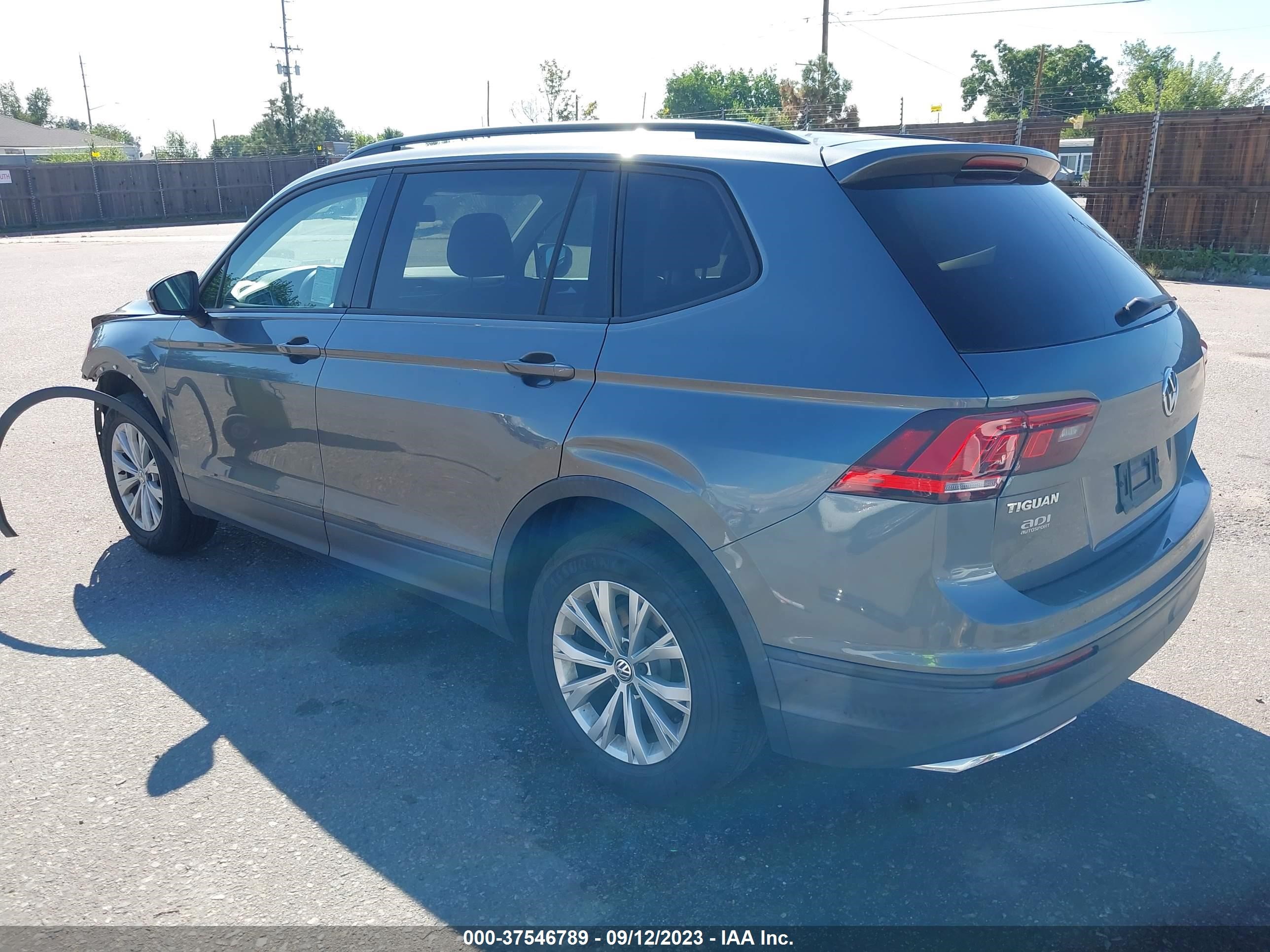 3VV0B7AXXJM208563  volkswagen tiguan 2018 IMG 2