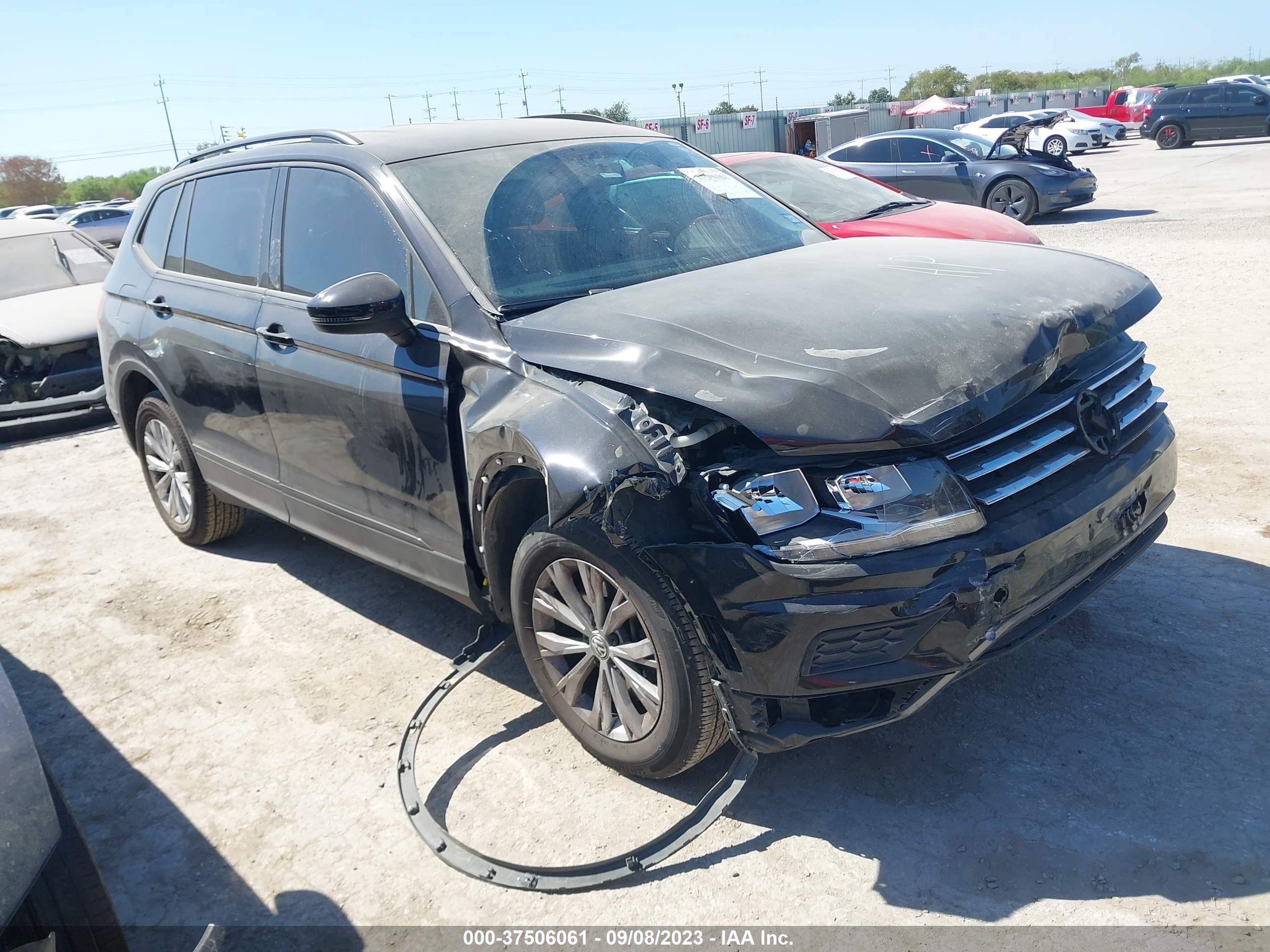 3VV1B7AX1JM115127  volkswagen tiguan 2018 IMG 0