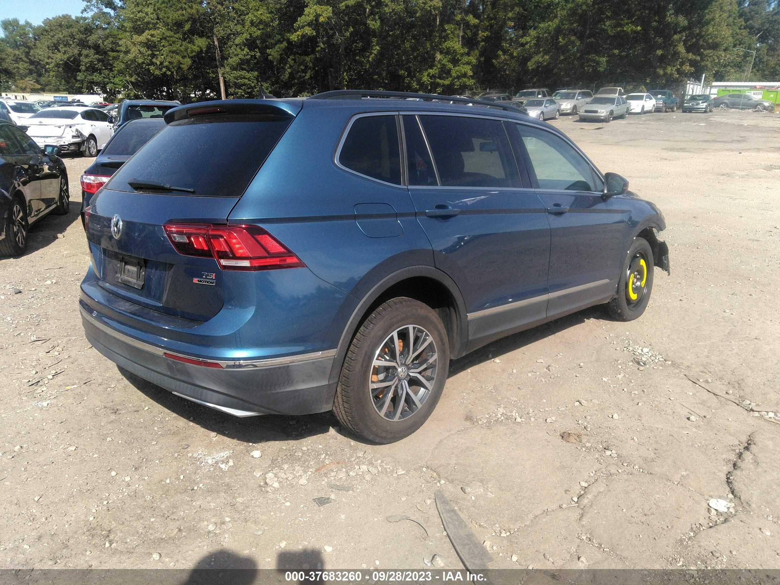 3VV2B7AX2JM139960  volkswagen tiguan 2018 IMG 3