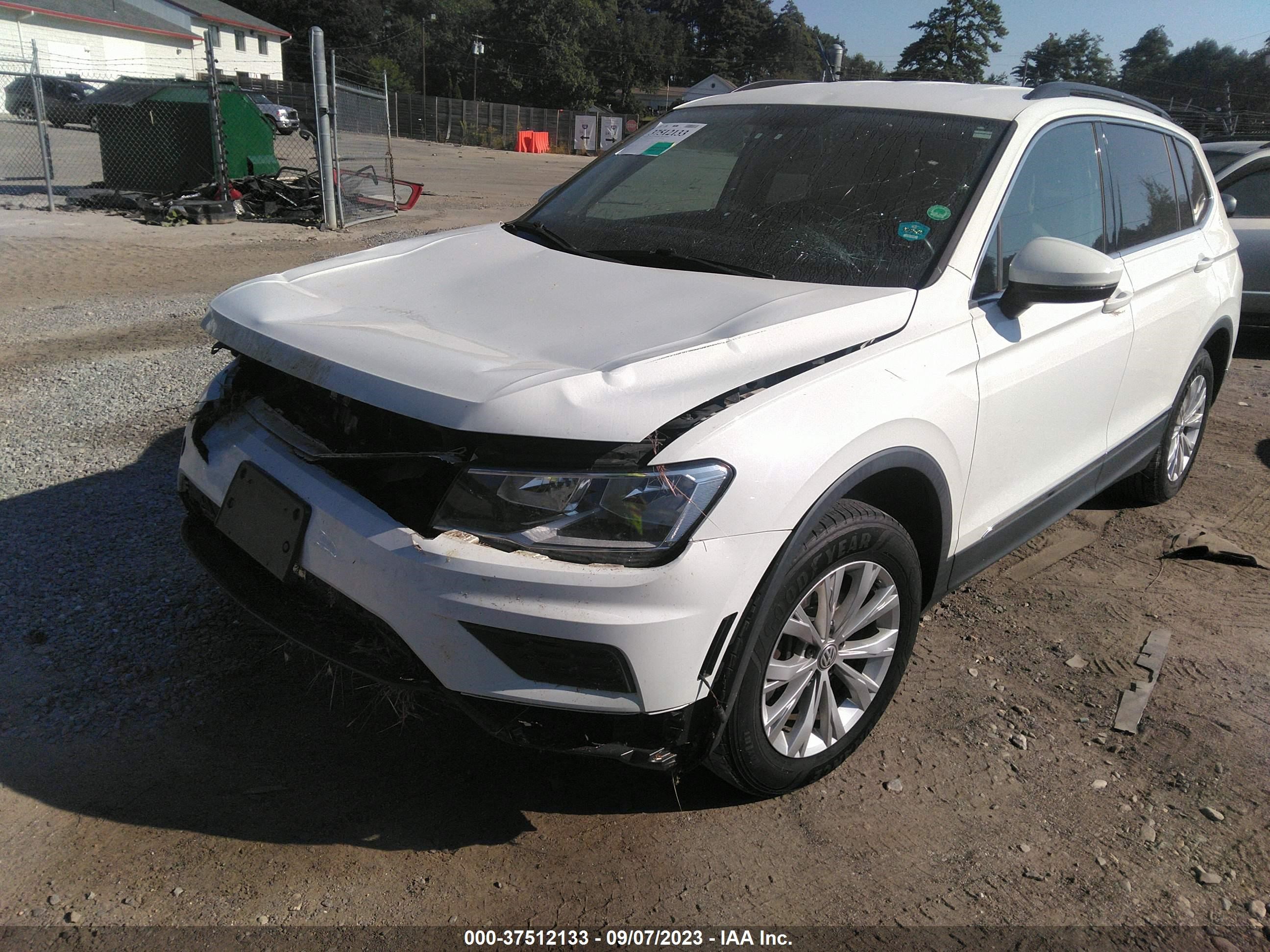 3VV2B7AX4JM067966  volkswagen tiguan 2018 IMG 1