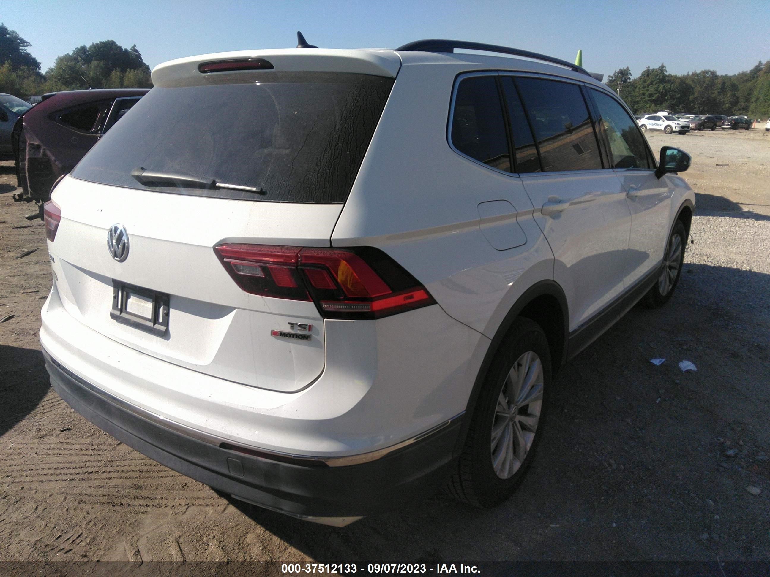 3VV2B7AX4JM067966  volkswagen tiguan 2018 IMG 3