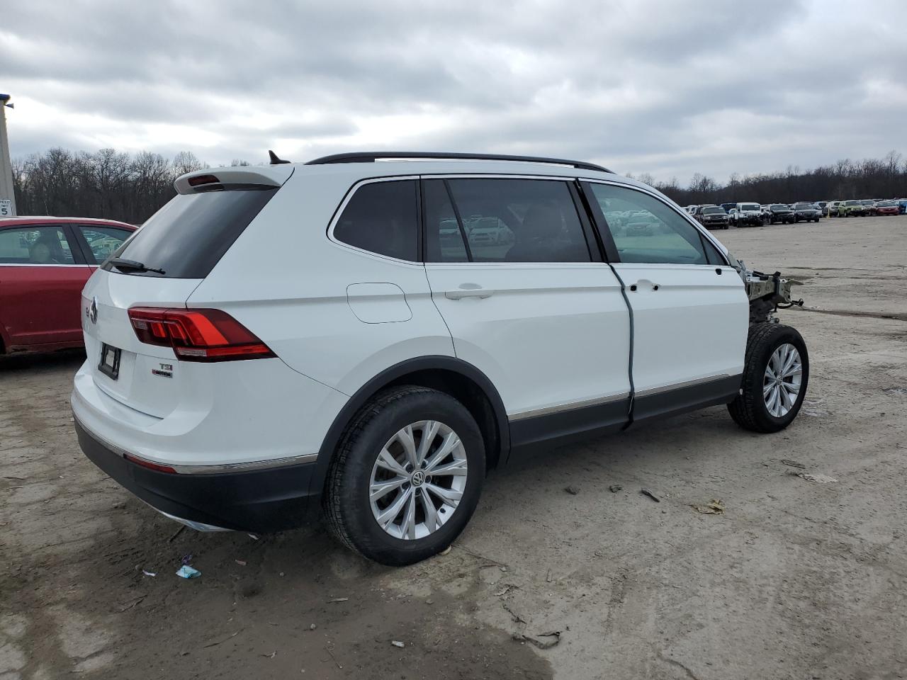 3VV2B7AX4JM106300  volkswagen tiguan 2018 IMG 2