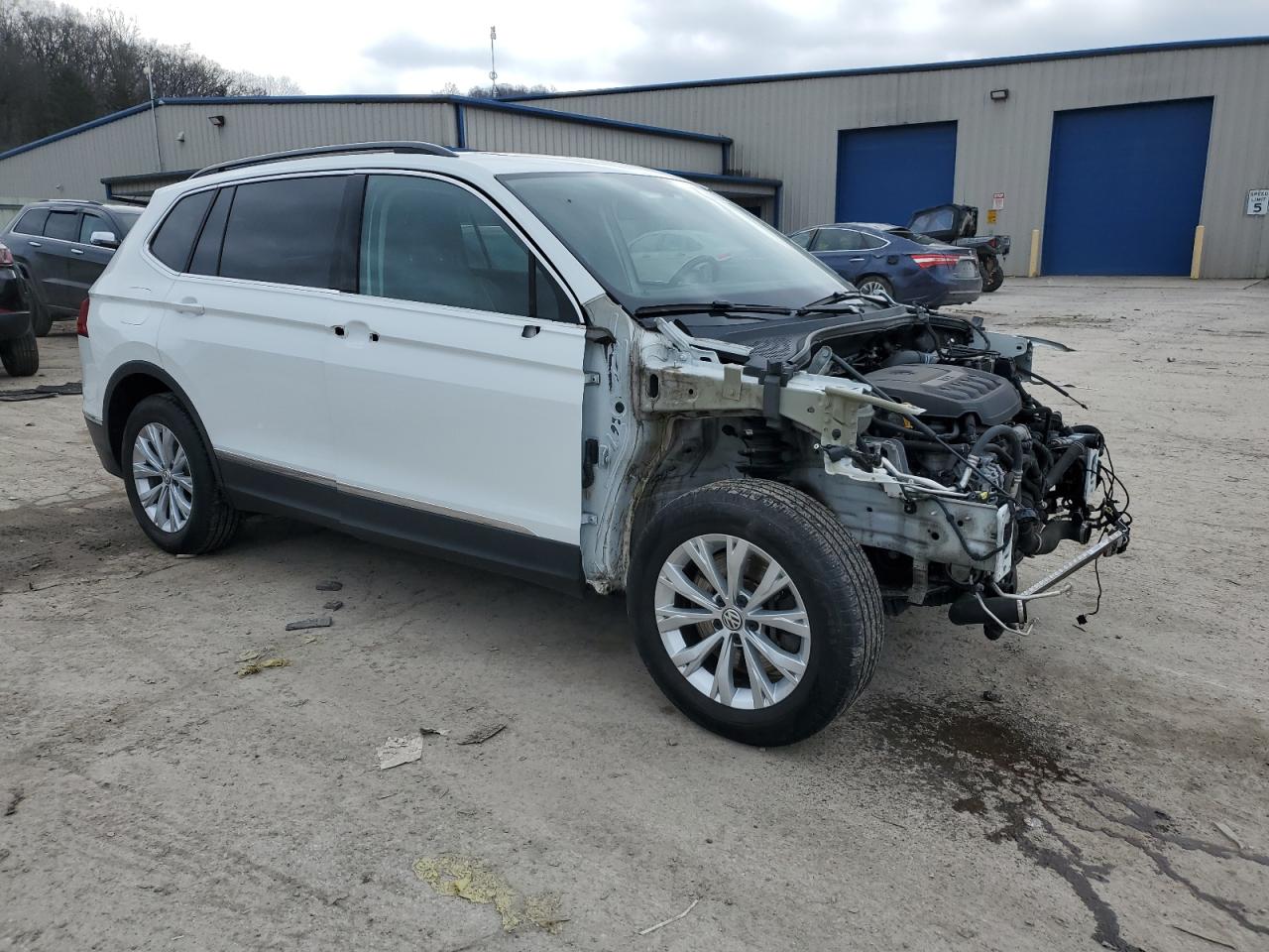 3VV2B7AX4JM106300  volkswagen tiguan 2018 IMG 3