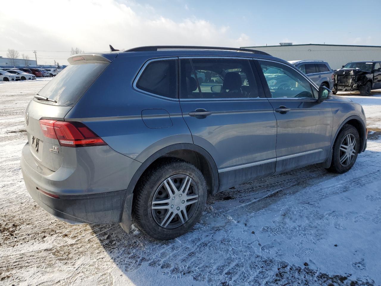 3VV2B7AX4JM216523  volkswagen tiguan 2018 IMG 2