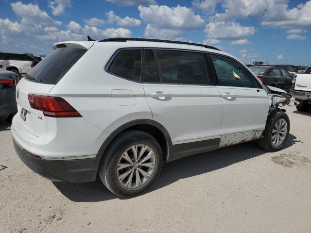 3VV3B7AX3JM173913  volkswagen tiguan 2018 IMG 2