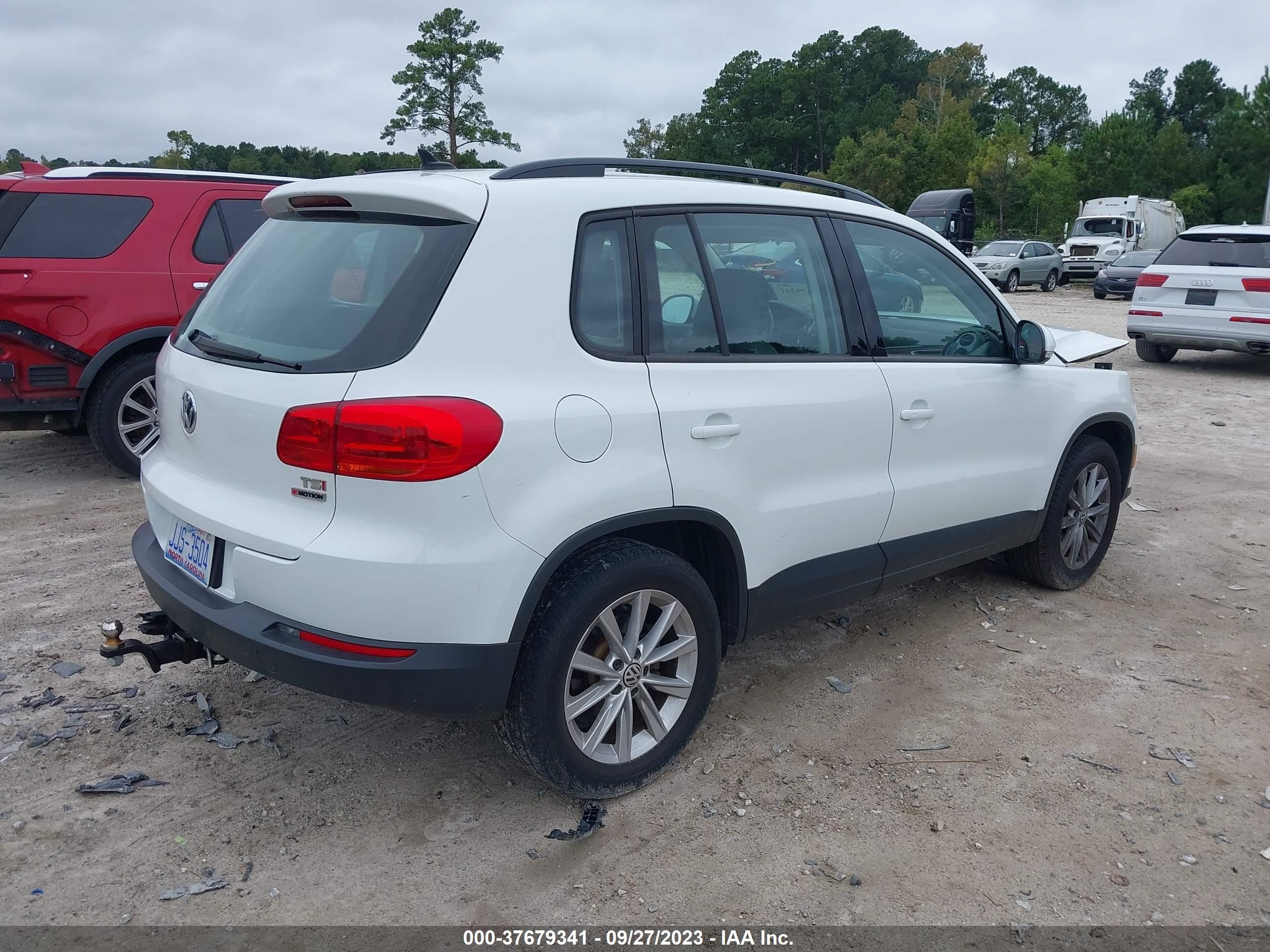 WVGBV7AX5JK002634  volkswagen tiguan 2018 IMG 3