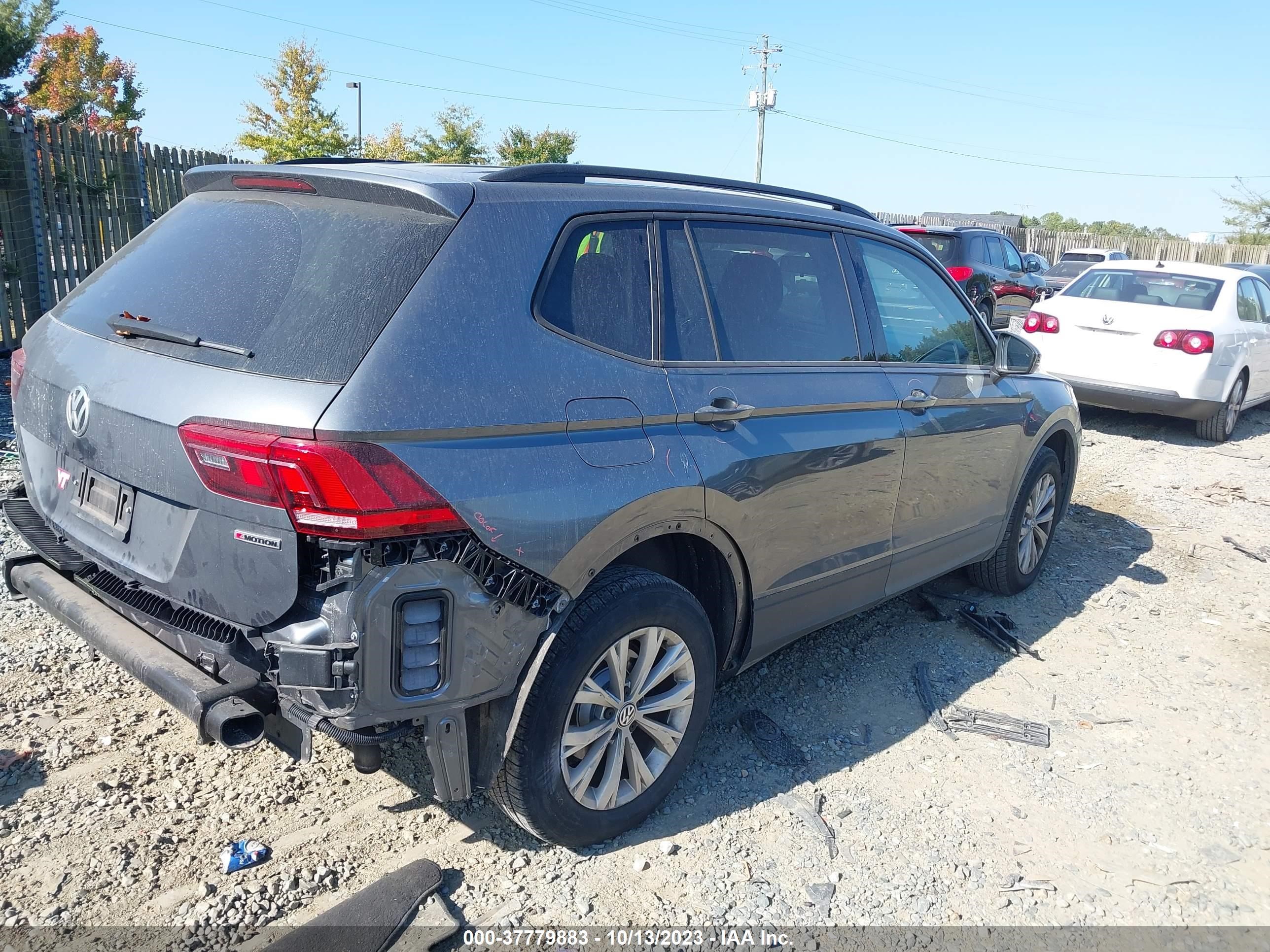 3VV0B7AX9KM159566  volkswagen tiguan 2019 IMG 3