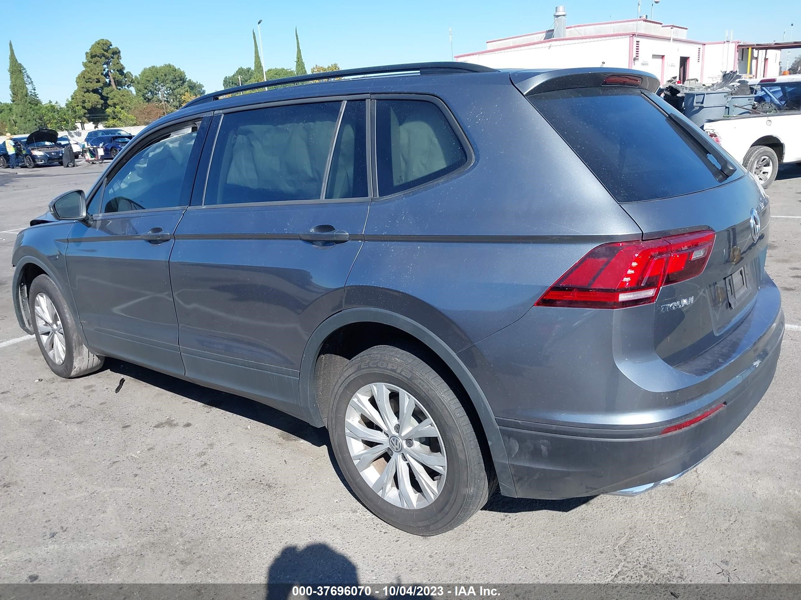 3VV1B7AXXKM147009  volkswagen tiguan 2019 IMG 2