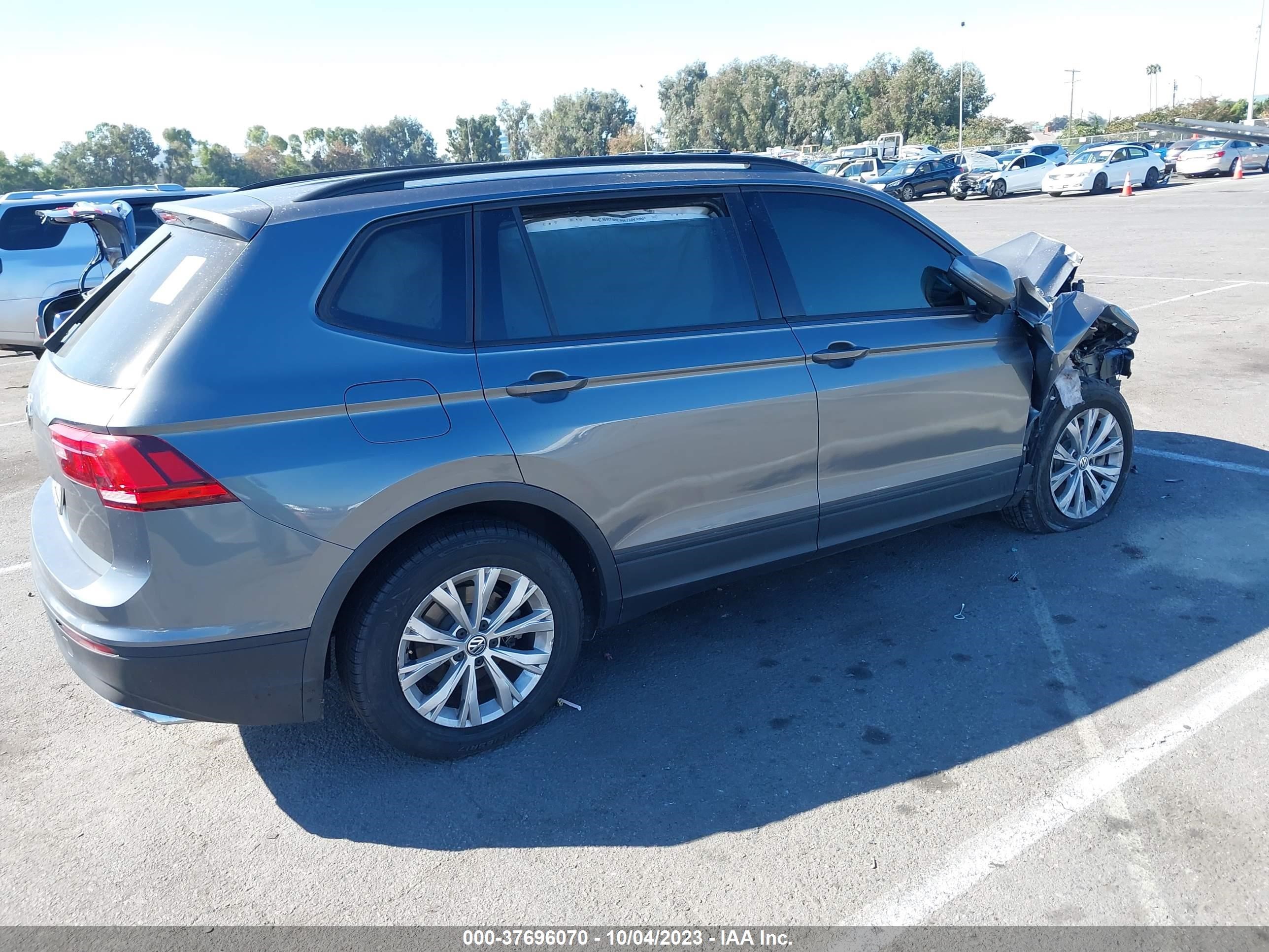 3VV1B7AXXKM147009  volkswagen tiguan 2019 IMG 3