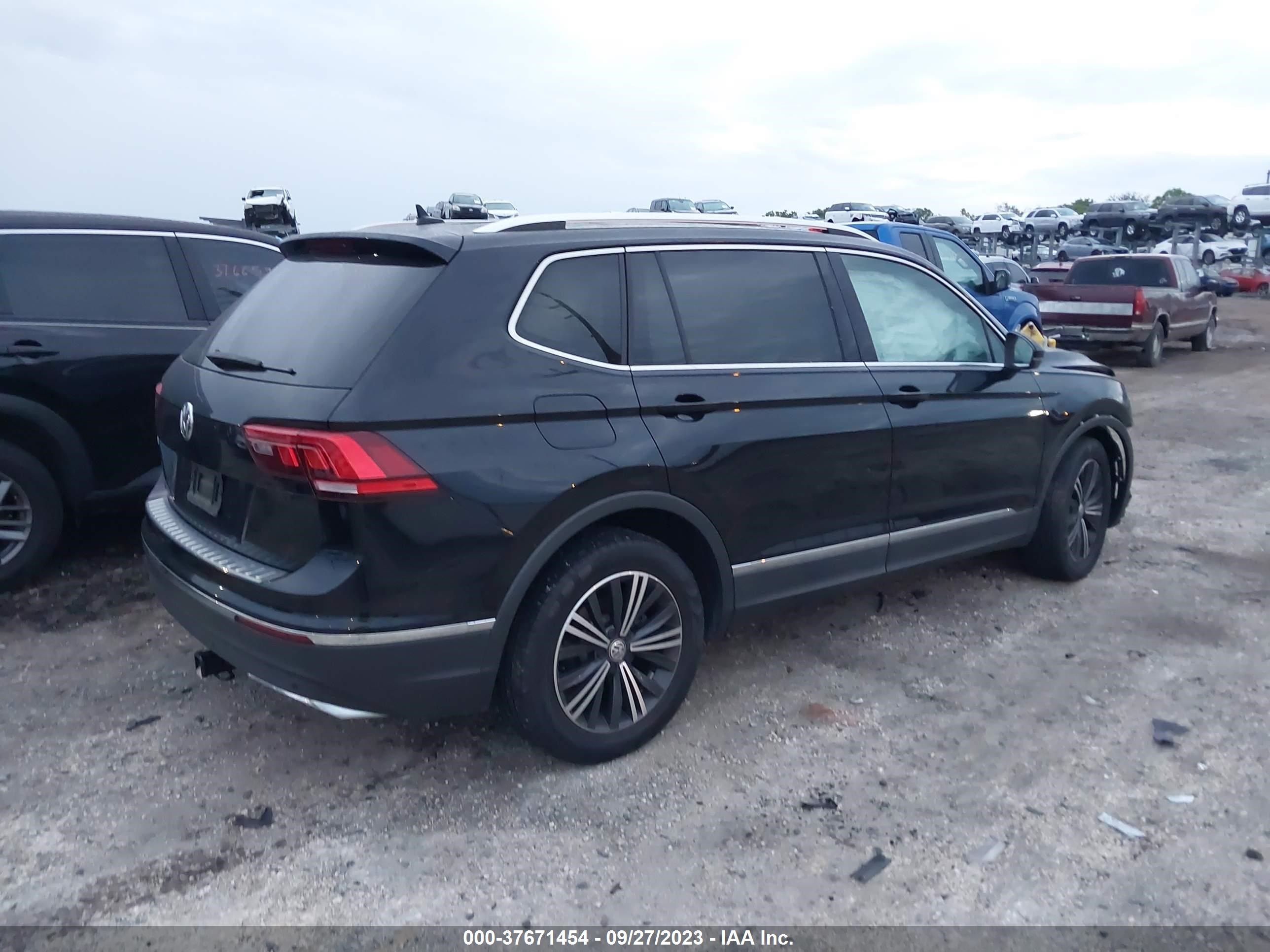 3VV3B7AX1KM138191  volkswagen tiguan 2019 IMG 3