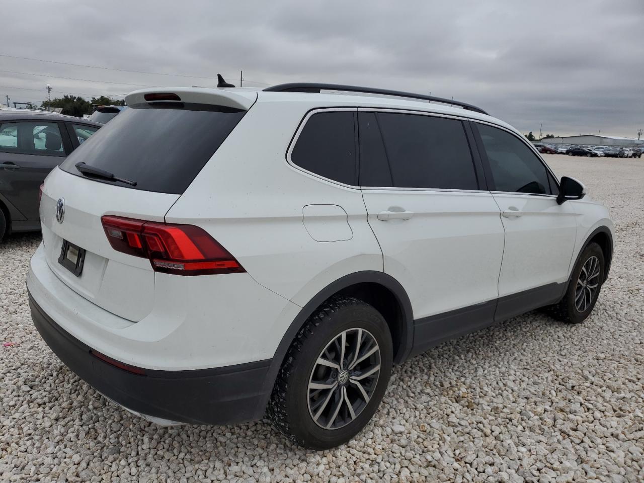 3VV3B7AX1KM140460  volkswagen tiguan 2019 IMG 2