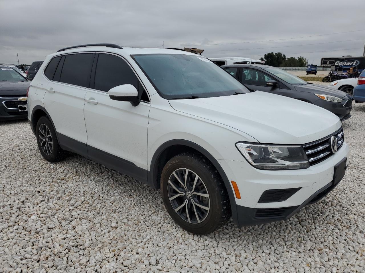 3VV3B7AX1KM140460  volkswagen tiguan 2019 IMG 3