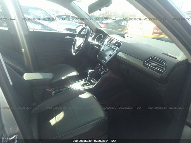 3VV3B7AX3KM091990  volkswagen tiguan 2019 IMG 4