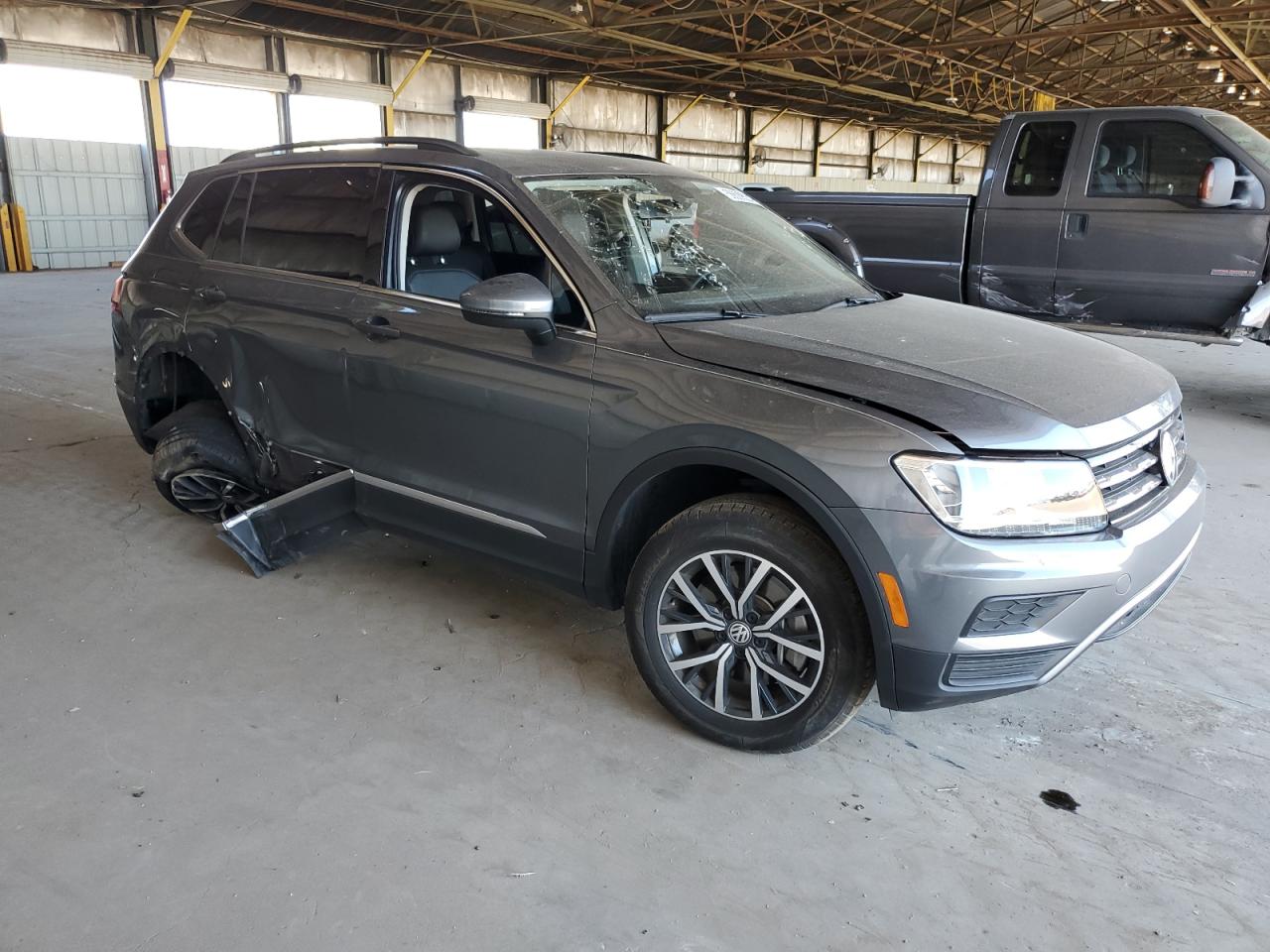 3VV3B7AX5LM033784  volkswagen tiguan 2019 IMG 3