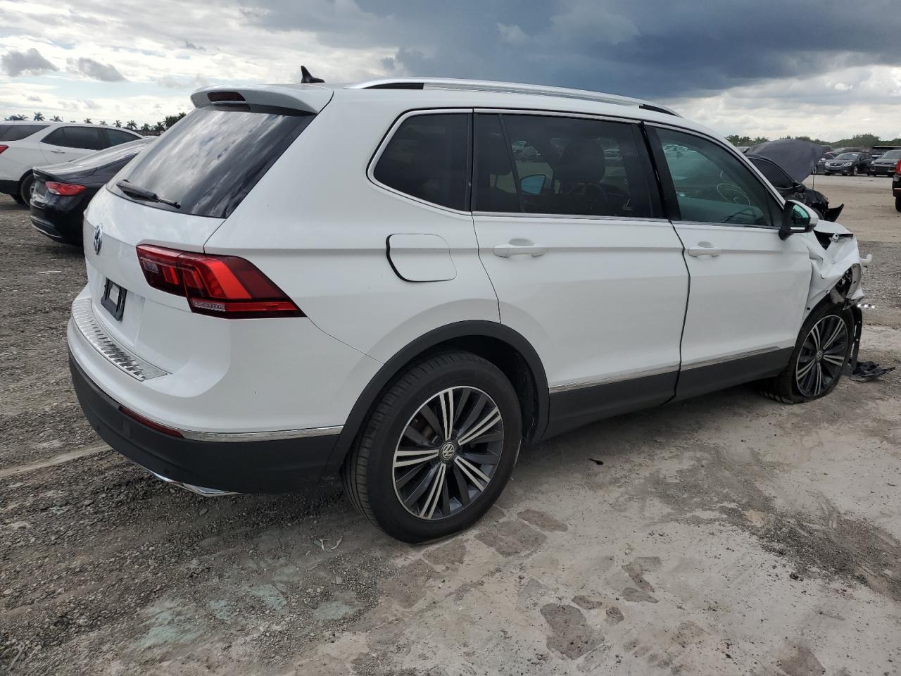 3VV3B7AX8KM087837  volkswagen tiguan 2019 IMG 2