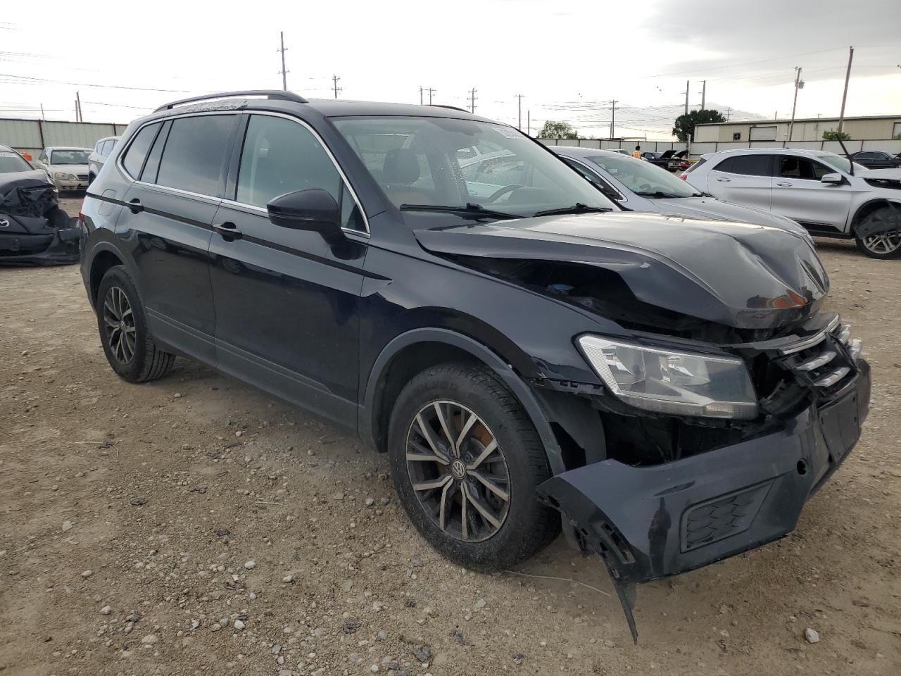 3VV3B7AXXKM140862  volkswagen tiguan 2019 IMG 3