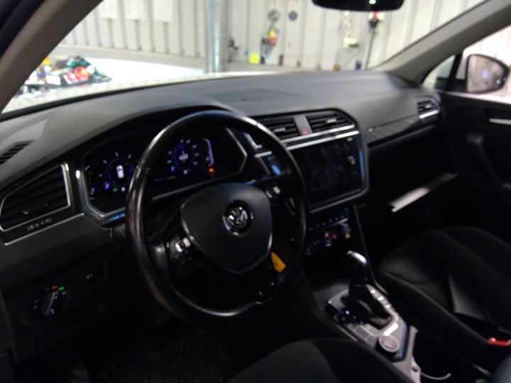 WVGZZZ5NZKW845780  volkswagen tiguan 2019 IMG 3