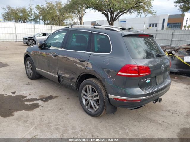 WVGEP9BP3GD000590  volkswagen touareg 2016 IMG 2