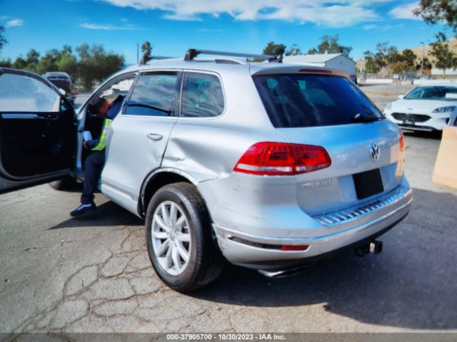 WVGEF7BP4HD001787  volkswagen touareg 2017 IMG 2