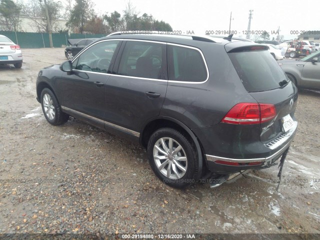 WVGEF9BP4GD003257  volkswagen touareg 2016 IMG 2