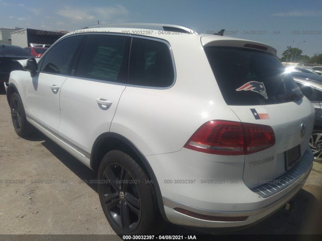 WVGRF7BP6HD000772  volkswagen touareg 2017 IMG 2