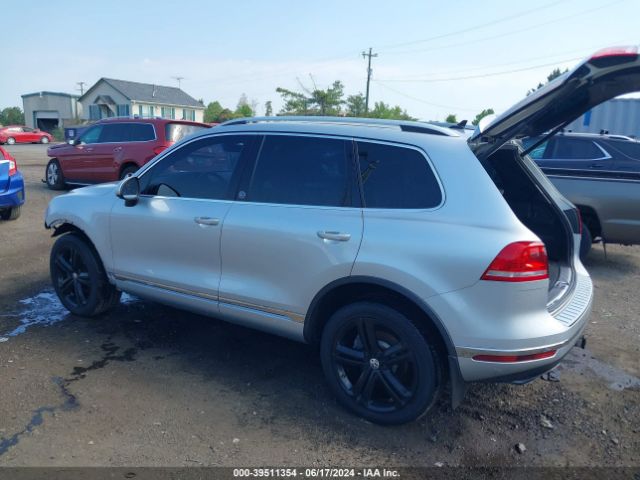 WVGRF7BPXHD000046  volkswagen touareg 2016 IMG 2