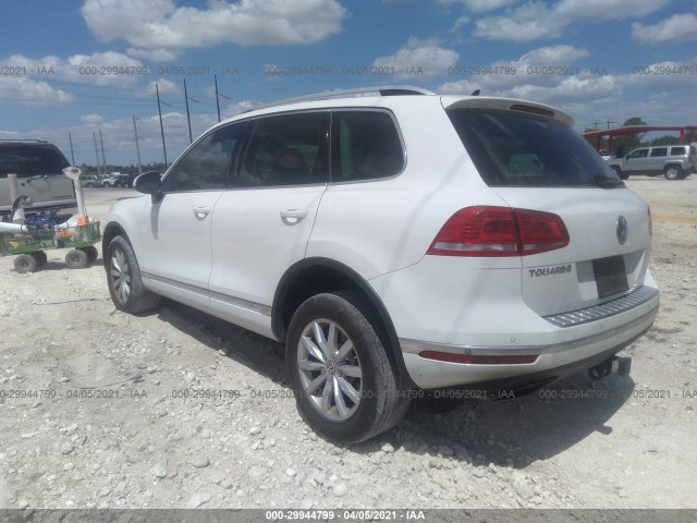 WVGEF7BP9HD006094  volkswagen touareg 2017 IMG 2