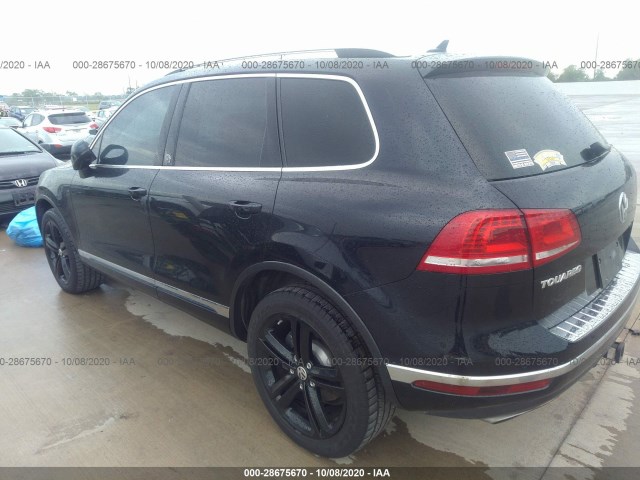 WVGRF7BP3HD004813  volkswagen touareg 2017 IMG 2