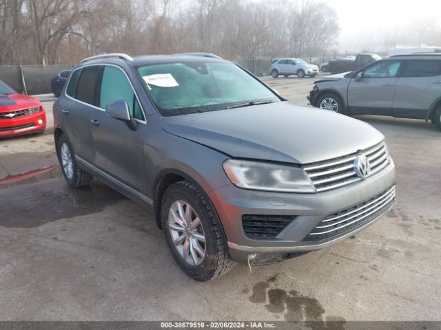 WVGRF7BP9HD006887  volkswagen touareg 2017 IMG 0